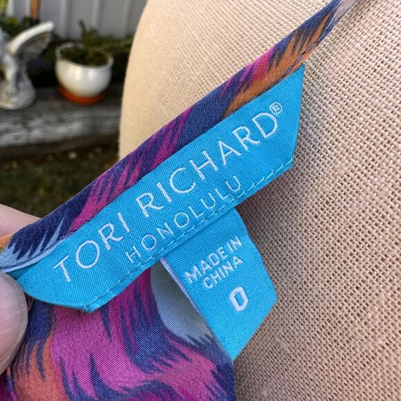 Tori Richard 100% Silk Sleeveless Geometric Abstract Blouse Women’s Size 0 - Picture 8 of 10